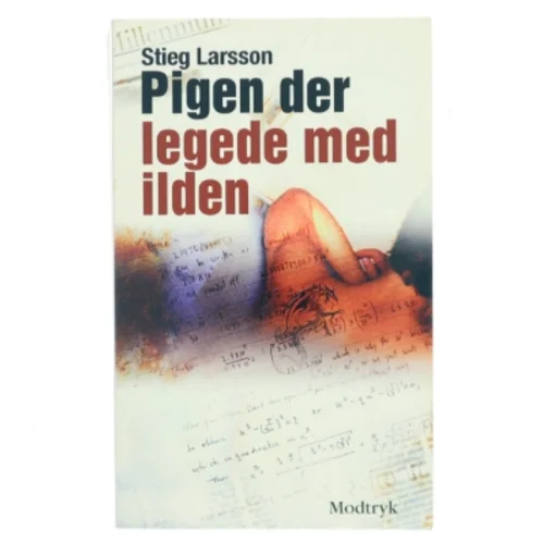 Pigen Der Legede Med Ilden (Millennium, 2. Bind) af Stieg Larsson (Bog)