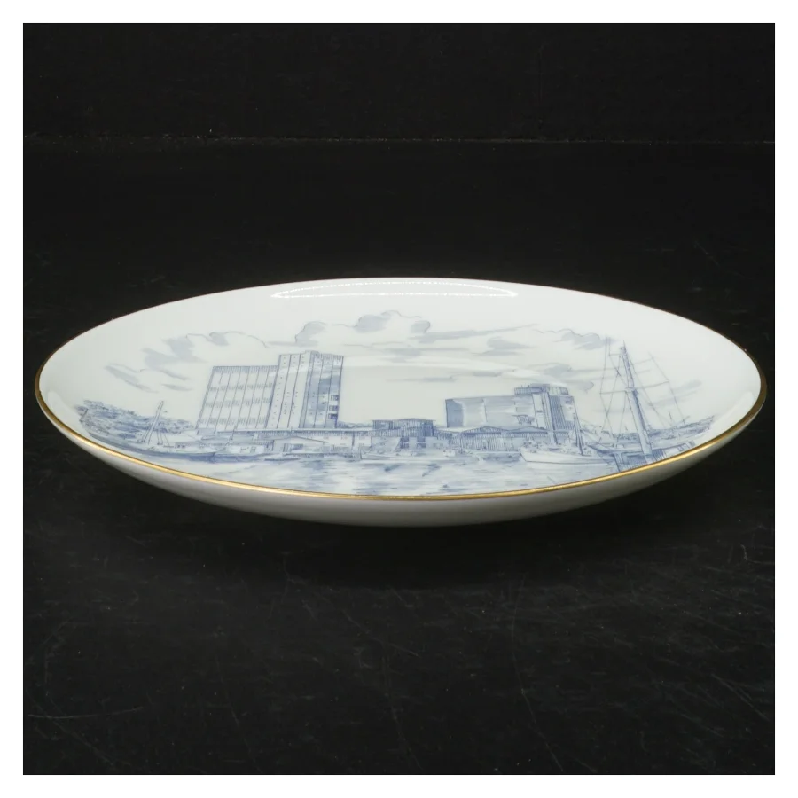 Blåmalet tallerken med guld kant og bymotiv, Stubbekøbing fra B&G (str. Ø. 18 cm)