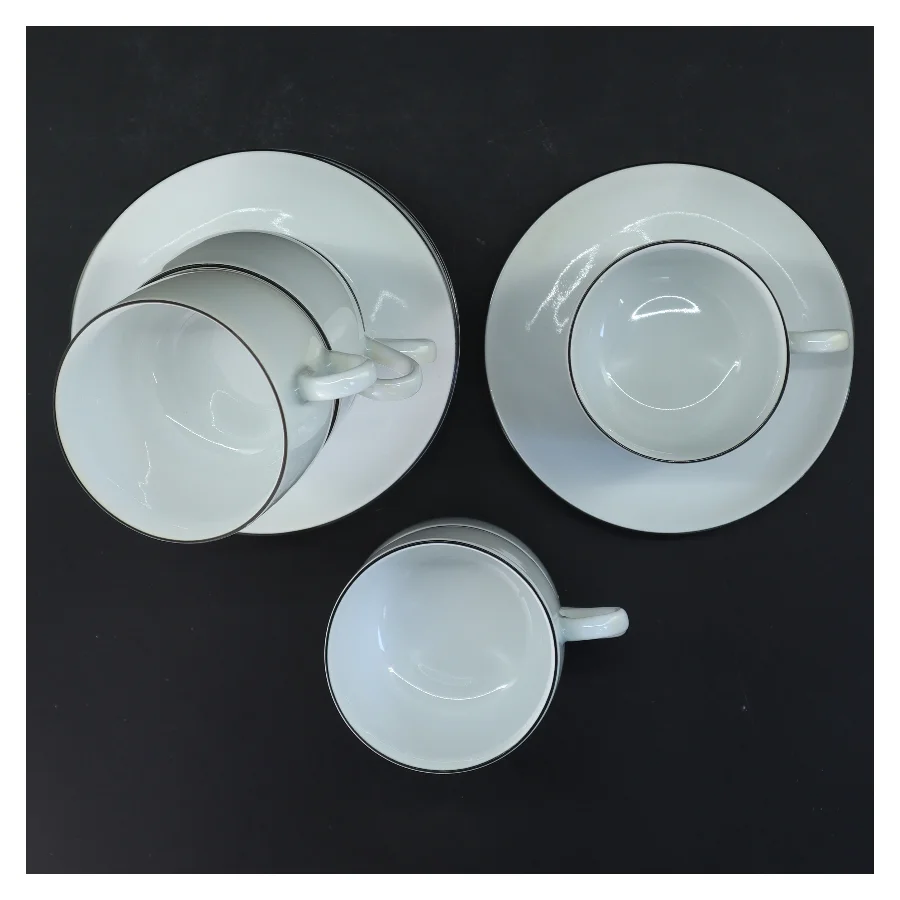 Hvide kaffekopper med underkopper fra Atelier (str. 6 stk Ø 8 & 14 cm)
