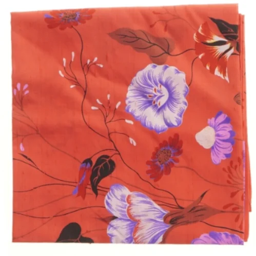 Blomstret tekstil (str. 90x90 cm)