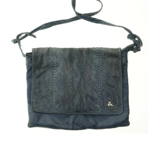 Skuldertaske i blå farve fra Fanny Bag (str. 41x33,5 cm)