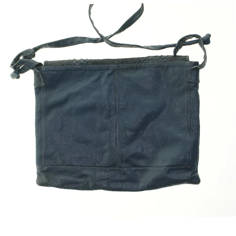 Skuldertaske i blå farve fra Fanny Bag (str. 41x33,5 cm)