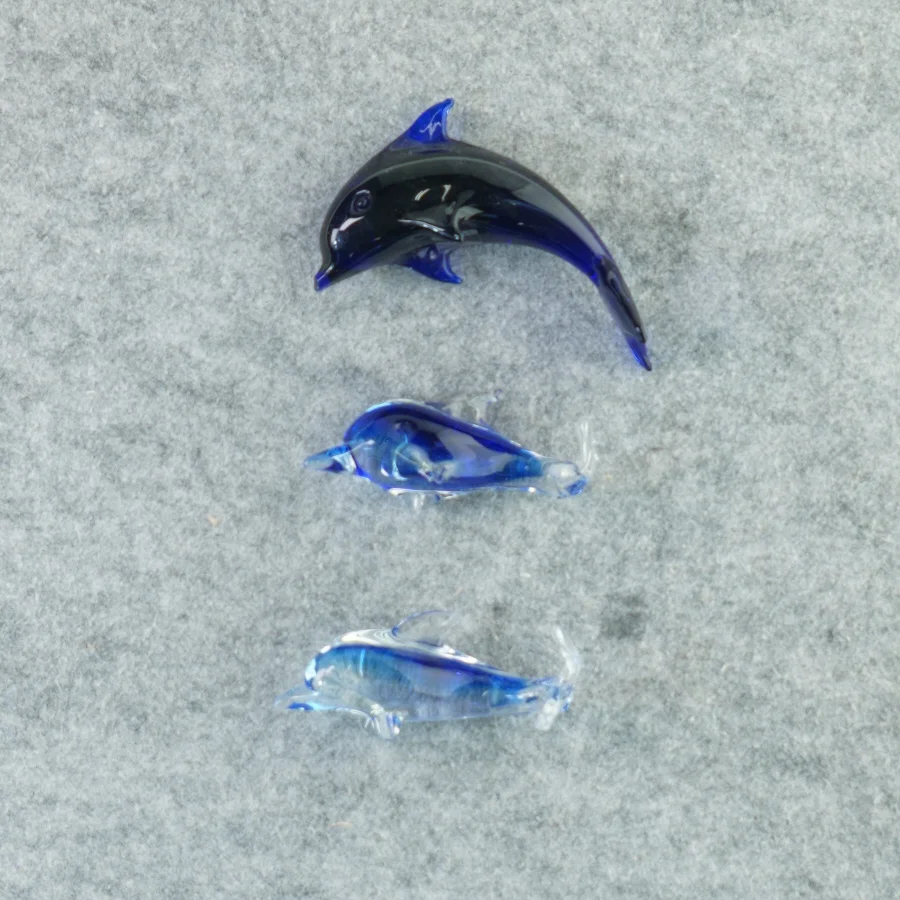 Glas delfiner (str. 14 x 4 cm og 12 x 3 cm)