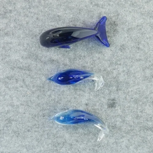 Glas delfiner (str. 14 x 4 cm og 12 x 3 cm)