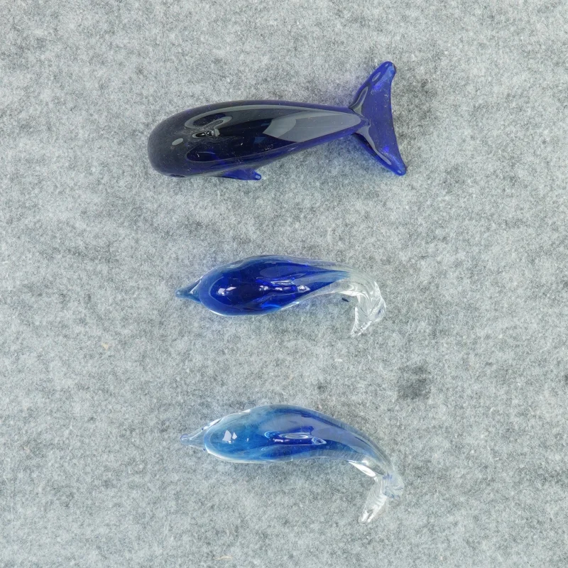 Glas delfiner (str. 14 x 4 cm og 12 x 3 cm)