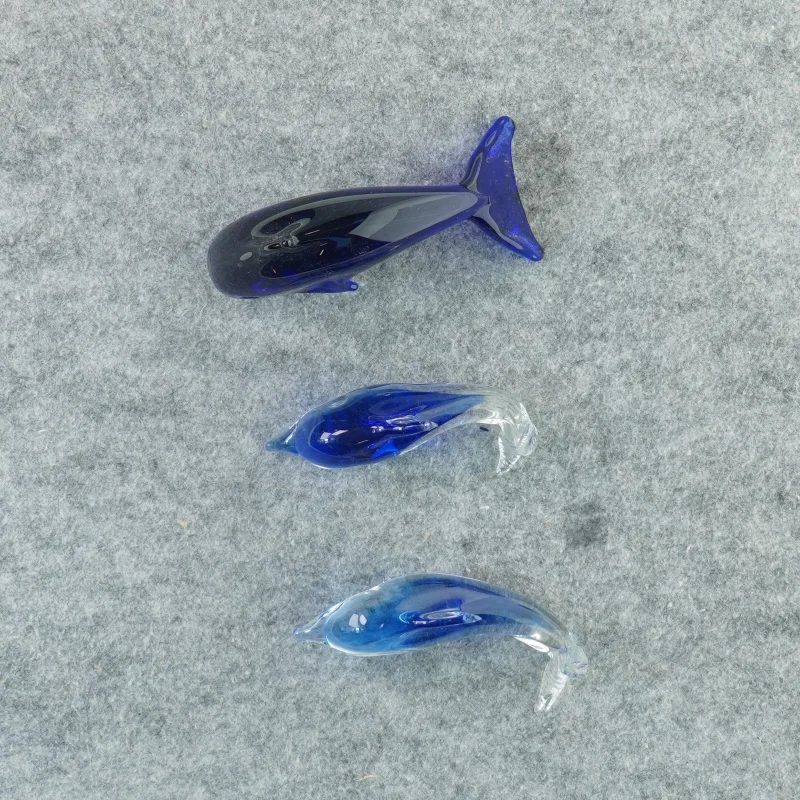 Glas delfiner (str. 14 x 4 cm og 12 x 3 cm)