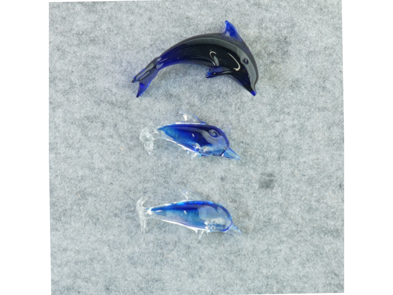 Glas delfiner (str. 14 x 4 cm og 12 x 3 cm)