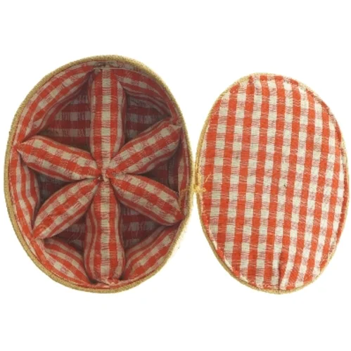 Oval kurv med låg (str. 17,5x14 cm)