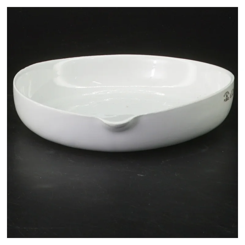 Porcelæn skål med hældetud fra Scientific Pueblo (str. Ø 13 cm)