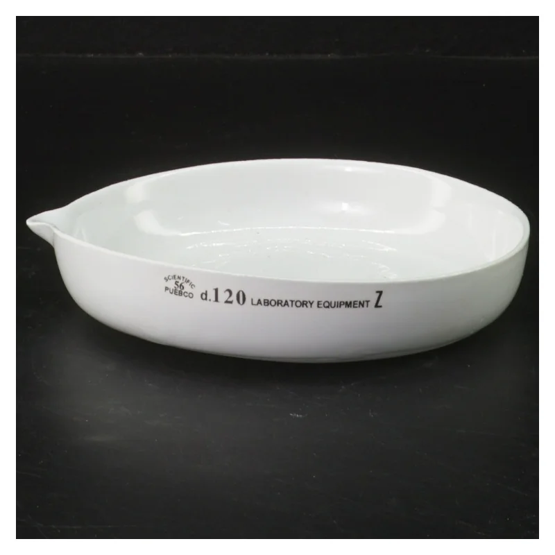 Porcelæn skål med hældetud fra Scientific Pueblo (str. Ø 13 cm)