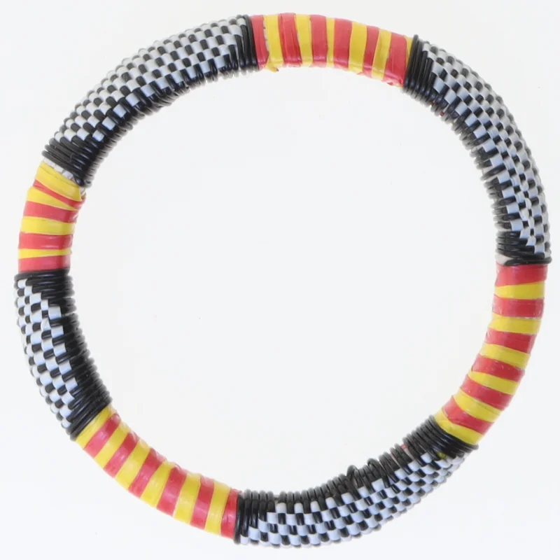 Farverigt armbånd (str. Ø 8 cm)