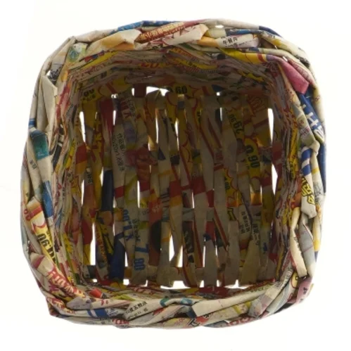Kurv af sammenrullet papir (str. 13x16 cm)