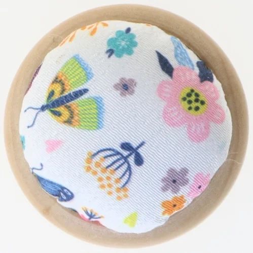 Nålepude med blomstermønster (str. Ø 7 cm)