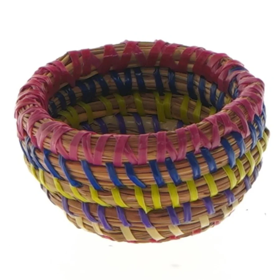 Lille flettet kurv med låg (str. 7x8 cm)