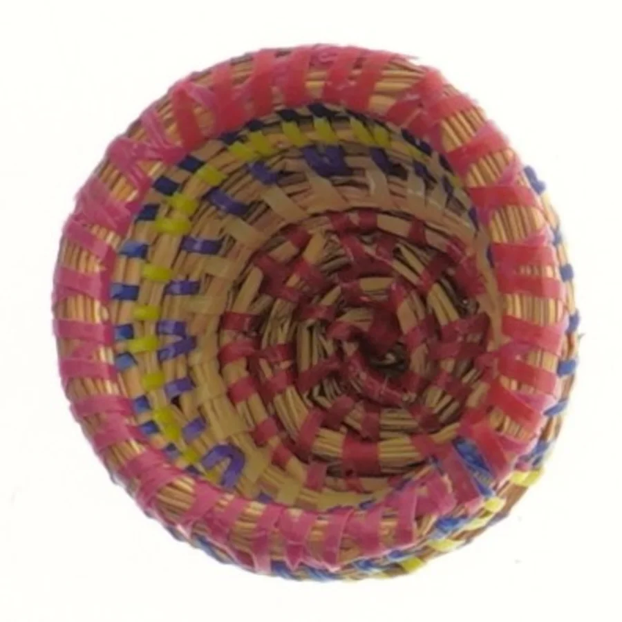 Lille flettet kurv med låg (str. 7x8 cm)