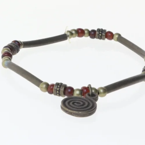 Armbånd med vedhæng (str. 8,5 cm)