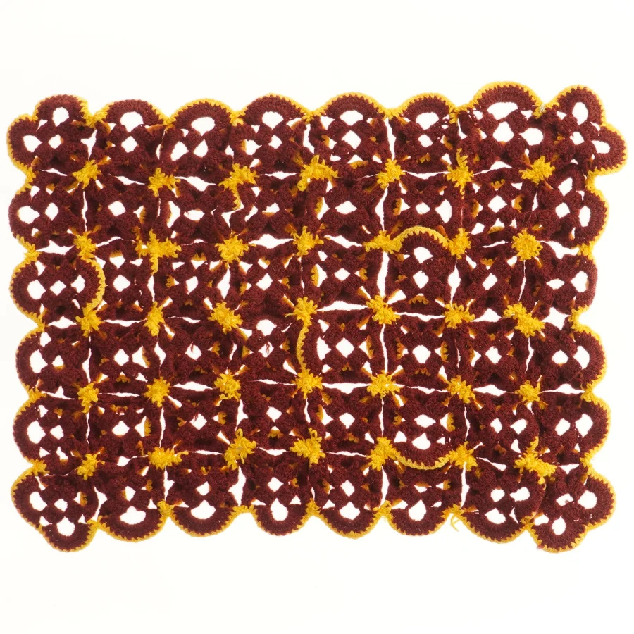 Strikket bordløber (str. 43x32 cm)