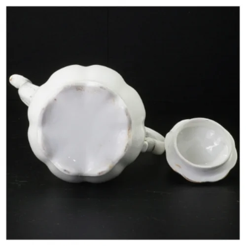 Porcelæns tekande med blomsterdekoration