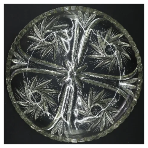 Rund skåret glasfad (str. Ø 28 cm)