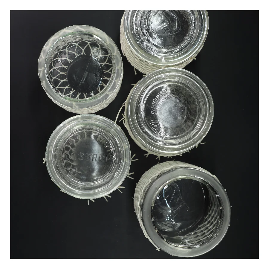 Glasbeholdere med hvid netdekor (str. 13-17 cm)