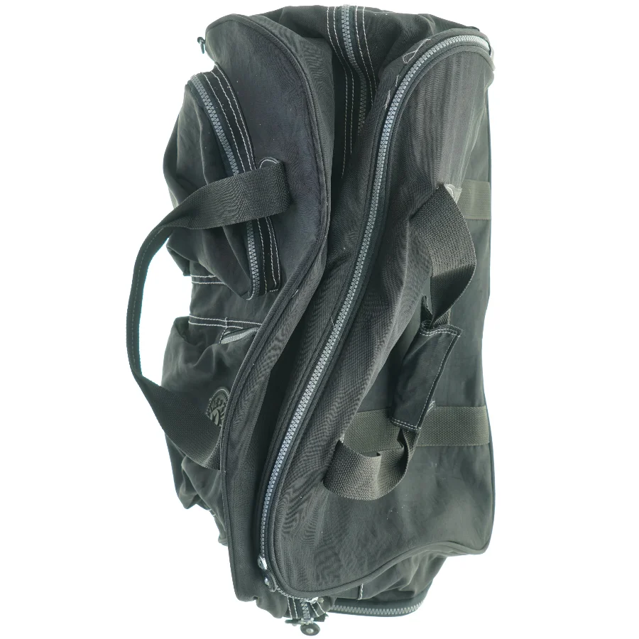 Sort sportstaske med hjul (str. 50 x 28 cm)