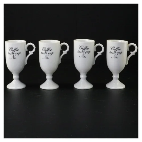 Sæt af hvide Porcelænskop (str. 12 cm)