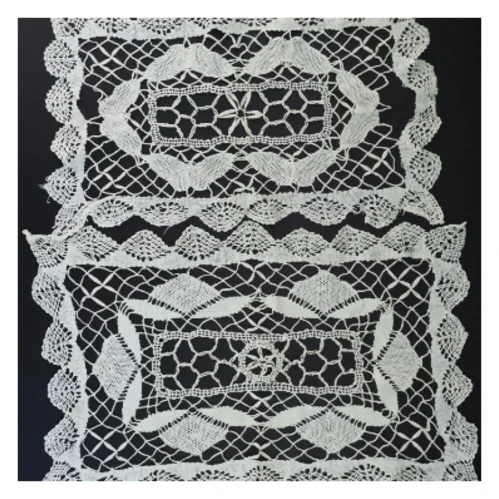 Hæklet borddug og bordskånere sæt