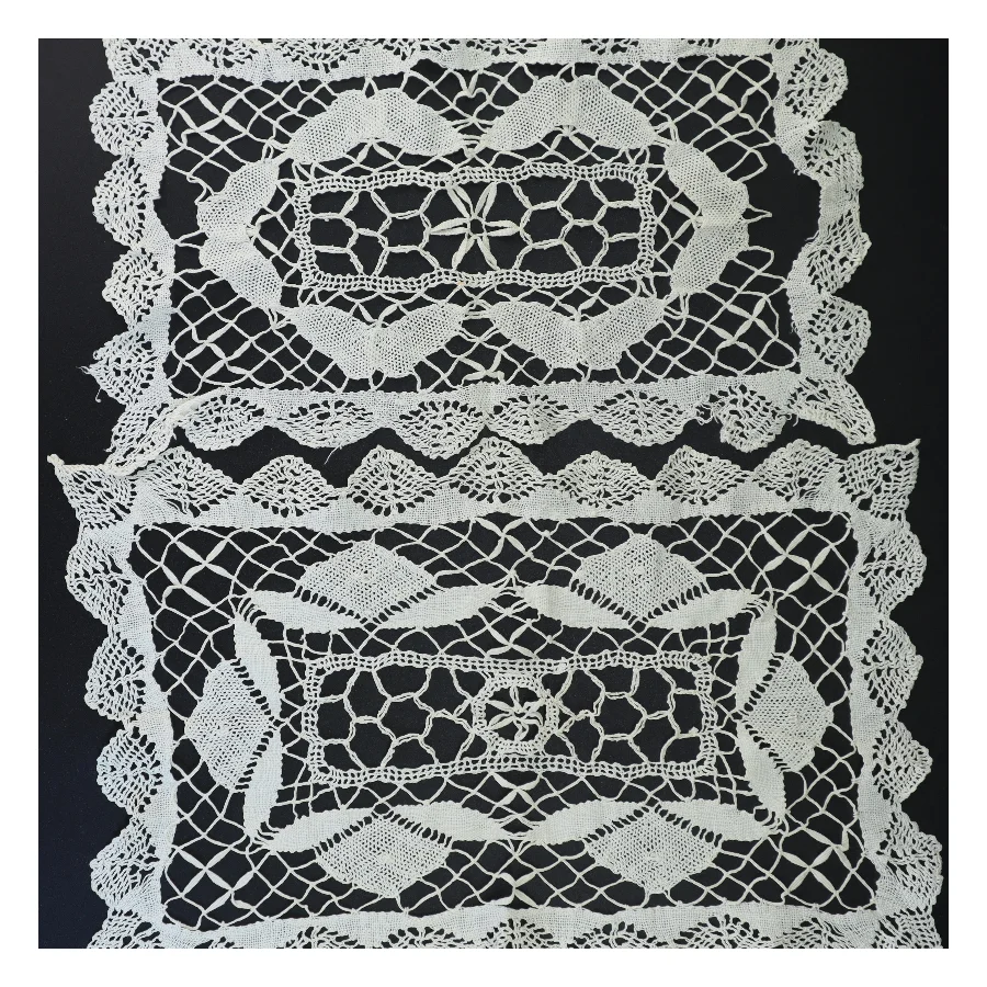 Hæklet borddug og bordskånere sæt