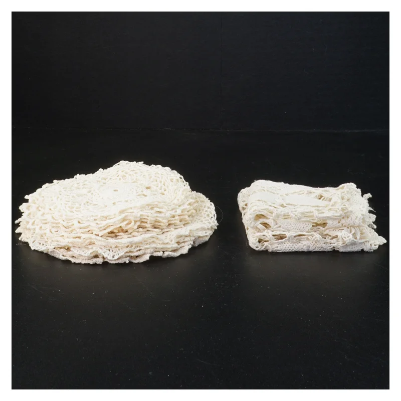 Hæklet borddug og bordskånere sæt