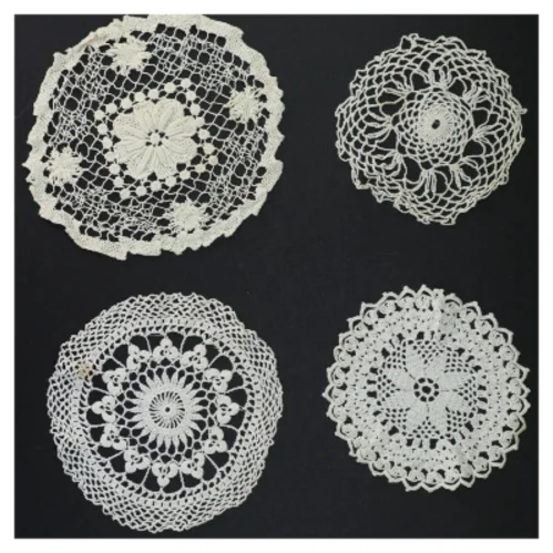 Hæklet borddug og bordskånere sæt