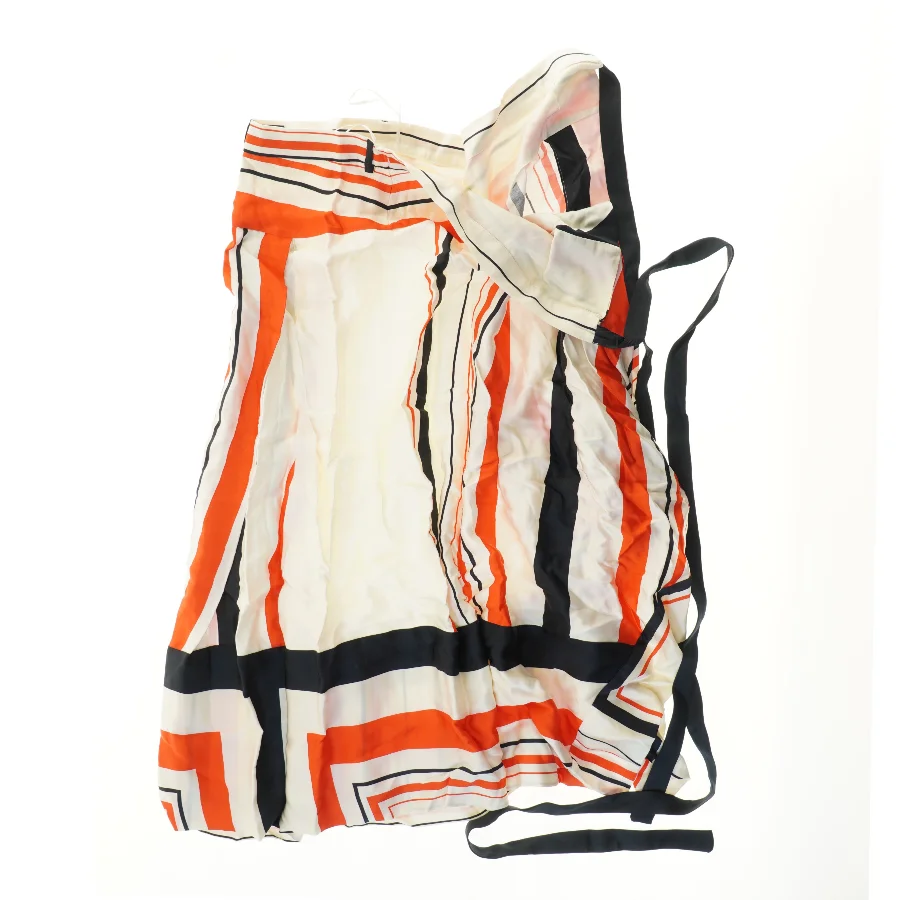 Satin nederdel ubrugt (str. S)