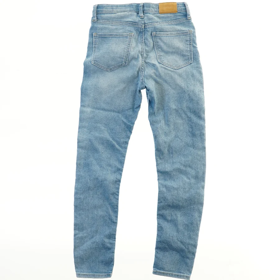 Jeans i lyseblå denim fra Denim (str. 134)