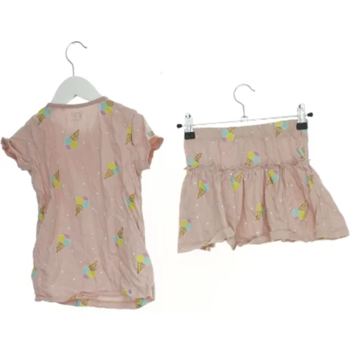 Sæt børnetøj (2 stk.) fra VRS (str. 116 cm)