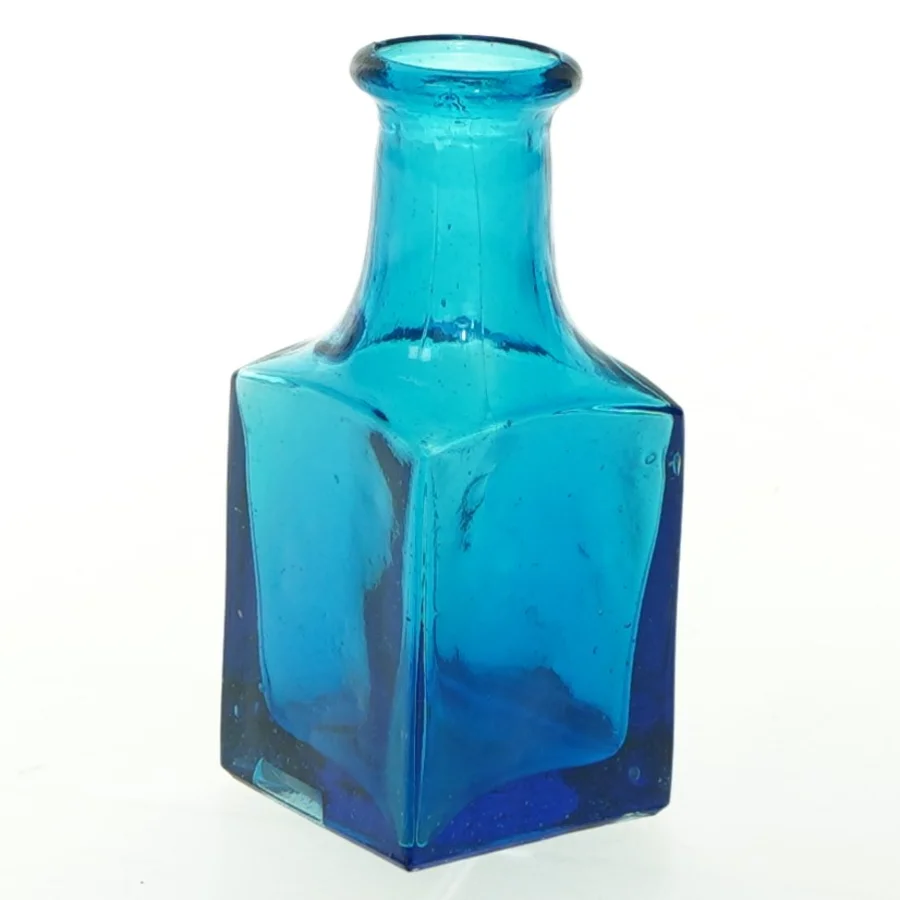 Blå glasvase (str. 10,5x4,5 cm)