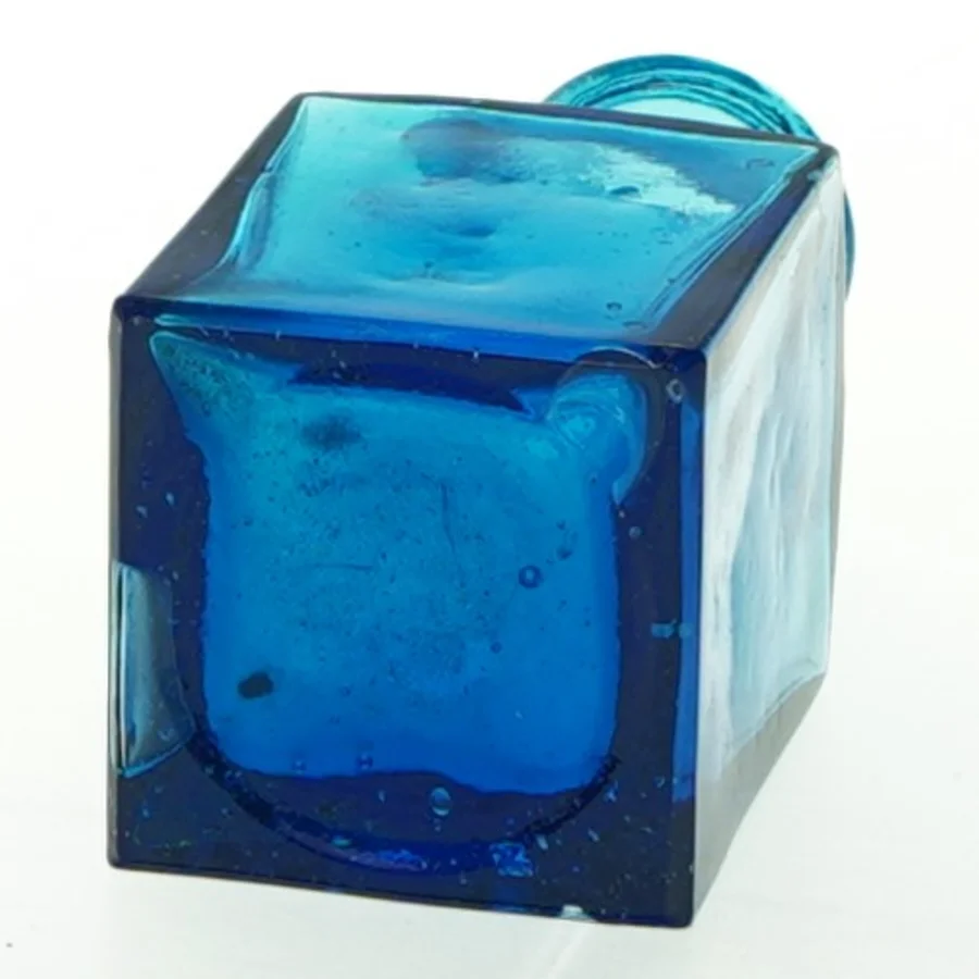 Blå glasvase (str. 10,5x4,5 cm)