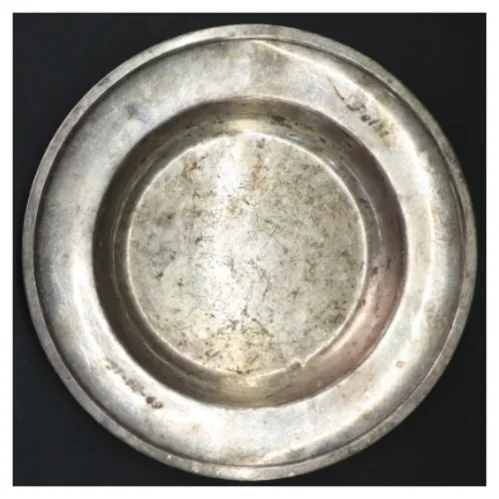 Ældre metal tallerken / fad (str. Ø 19x2 cm)