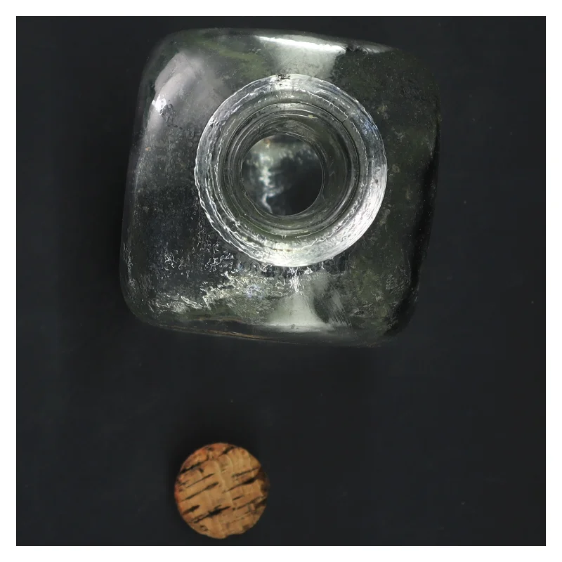 Ældre glasflaske med korkprop (str. 24 cm)