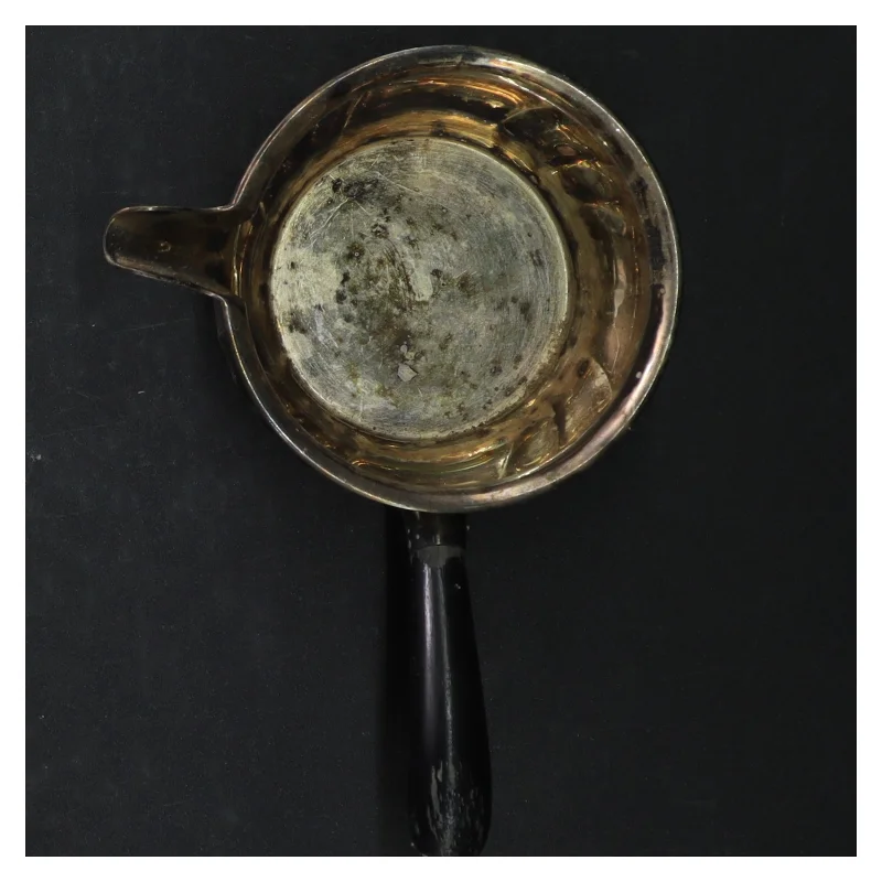 Gammel metalskål med håndtag (str. 17 cm)