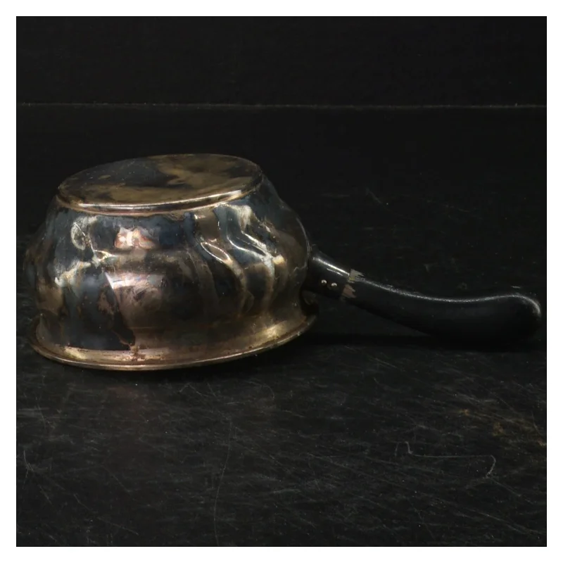 Gammel metalskål med håndtag (str. 17 cm)