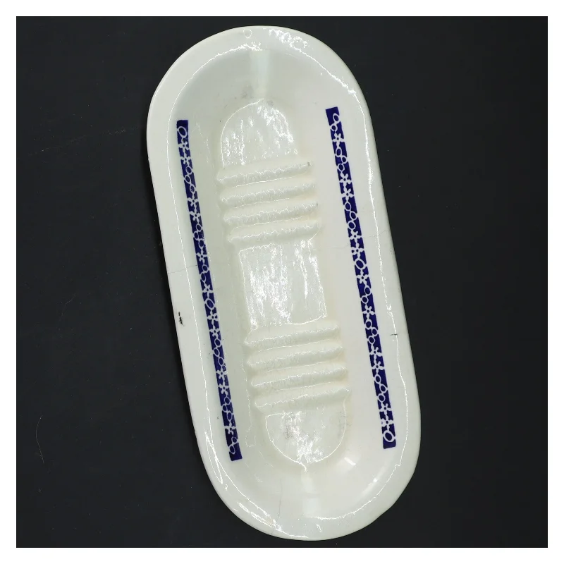 Aflangt porcelænsfad med blå dekor (str. 22x10x2 cm)