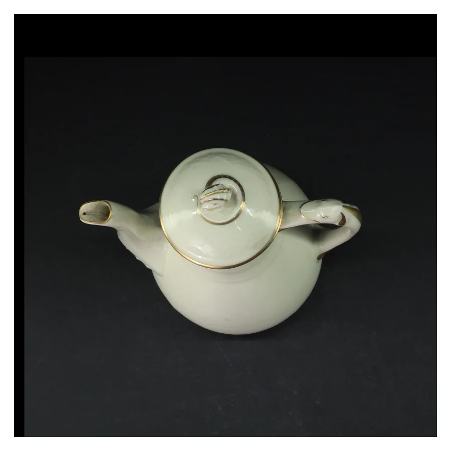 Porcelænsteapot med gulddetaljer fra B&G (str. 26 cm)