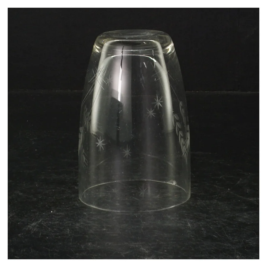 Graveret glasvase (str. Ø 8 cm. længde, 11,5 cm)