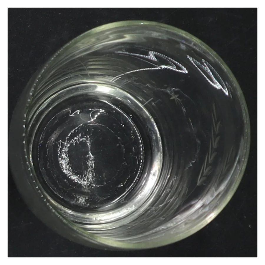Graveret glasvase (str. Ø 8 cm. længde, 11,5 cm)