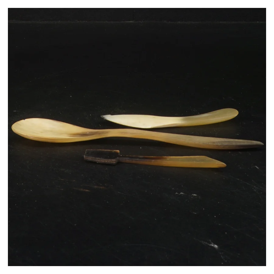 Serveringssæt af horn (str. 19x4 cm) (DVD)