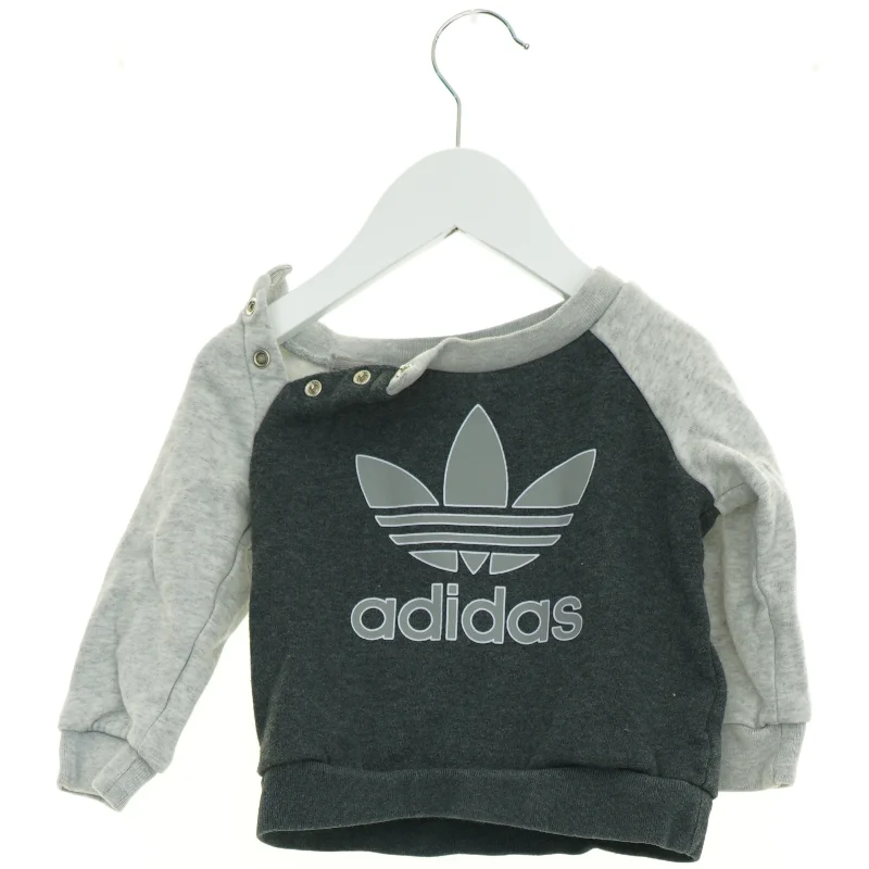 Bluse fra Adidas (str. 104 cm)