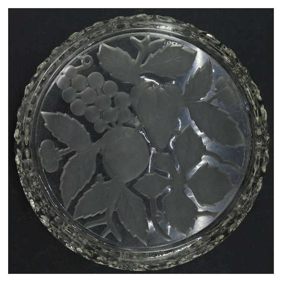 Krystal skål med drue og blad motiv (str. 20 x 6 cm)