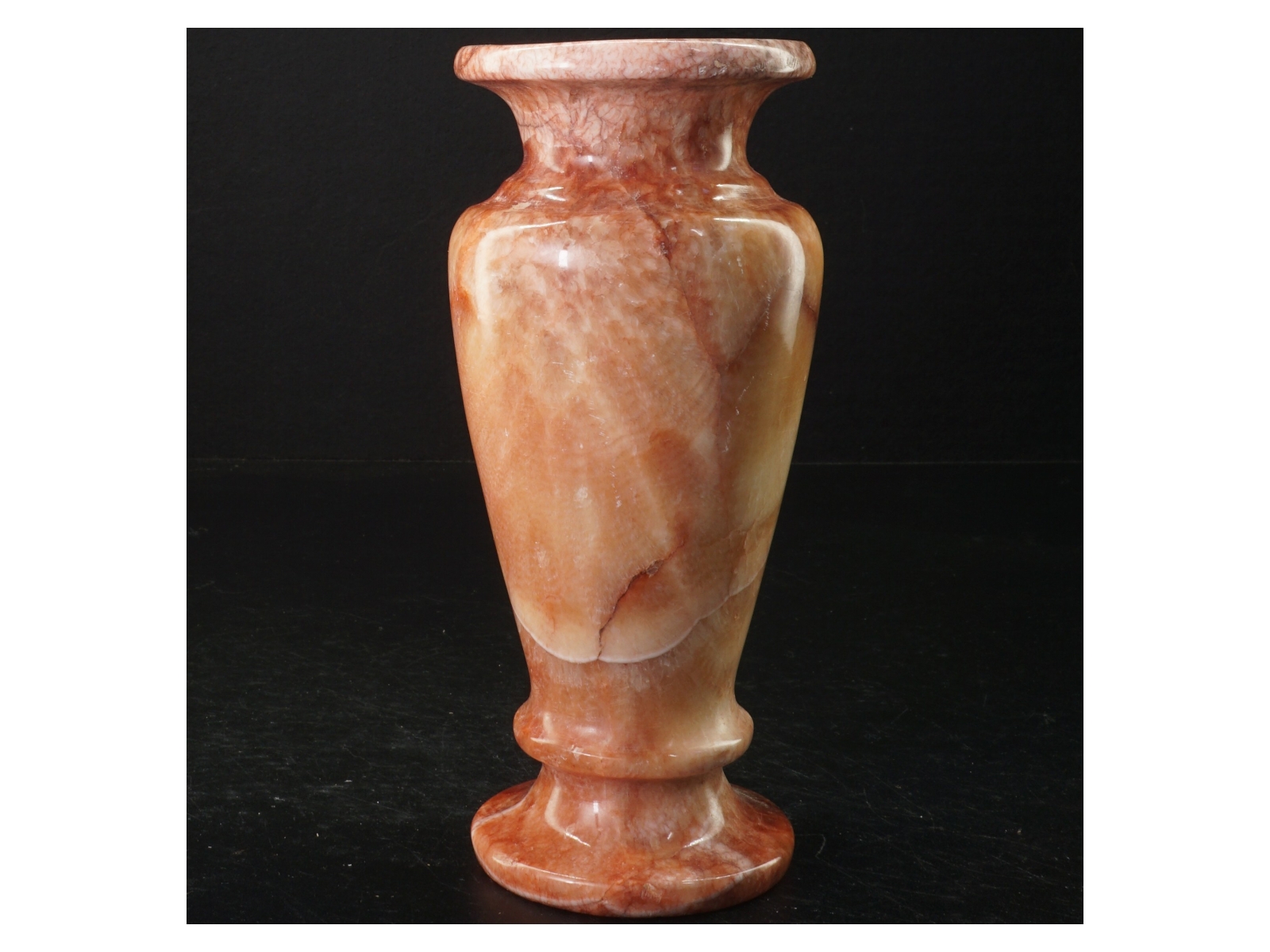 Marmorvase (højde 19 cm)