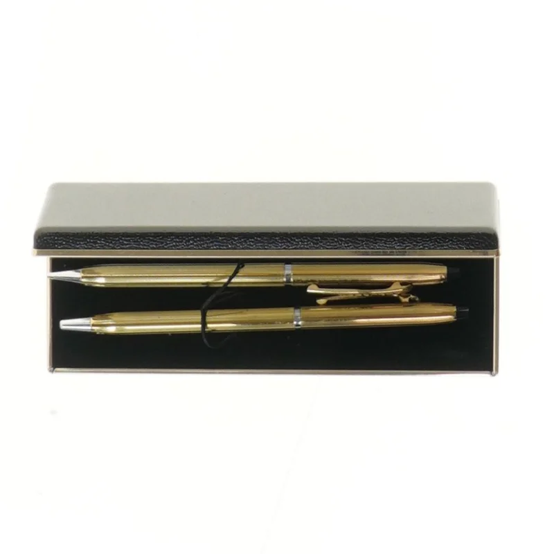 Sæt med guldpenne fra Attache (str. 14,5x5,5 cm)