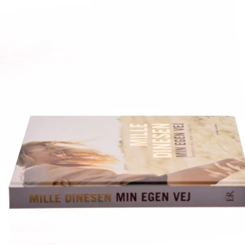 Min egen vej : inspiration til et sundt liv i balance af Mille Dinesen (Bog)