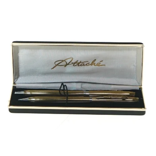 Sæt med pen og blyant fra Attaché (str. 14,5x5,5 cm)